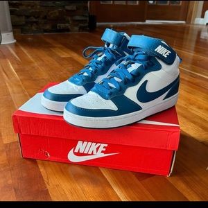 Nike court borough mid2